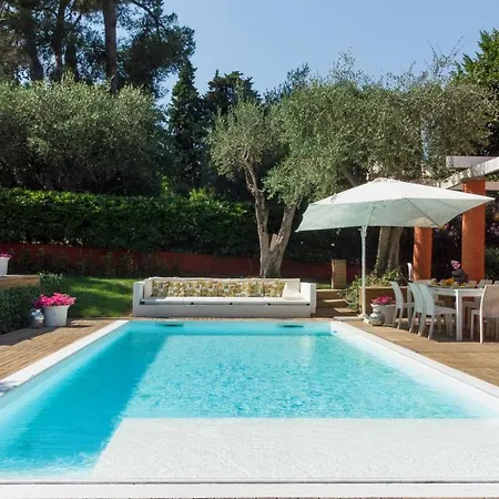 Villa Rossa 12, Emma